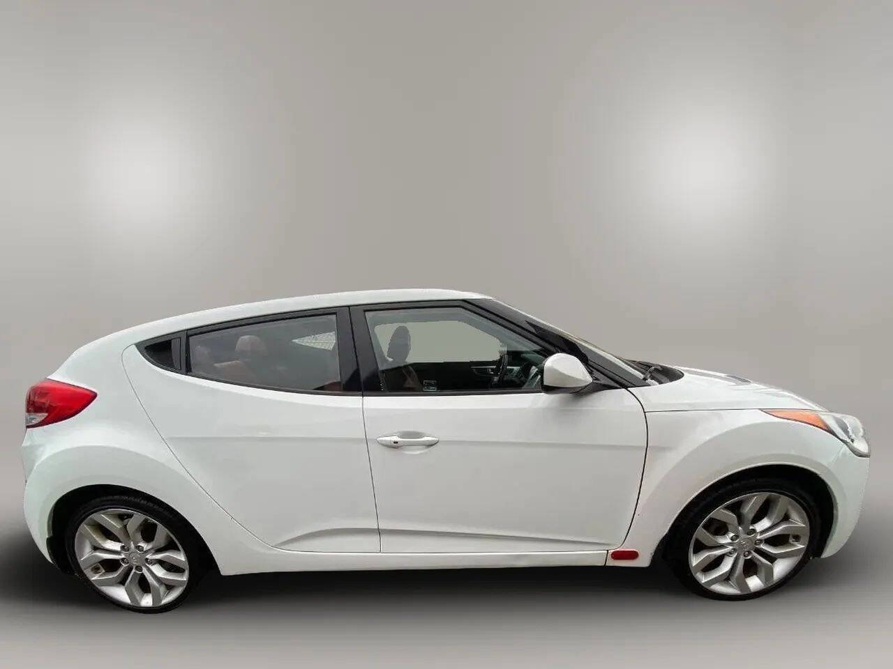 Used 2012 Hyundai Veloster w/ Style Pkg image 7