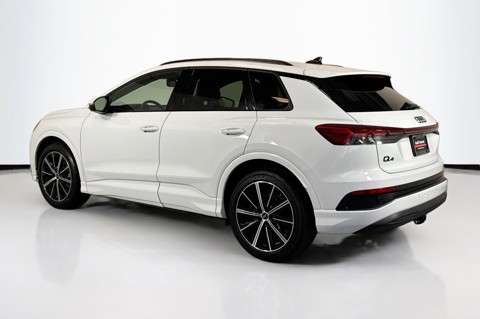 Used 2025 Audi Q4 e-tron Premium Plus image 7