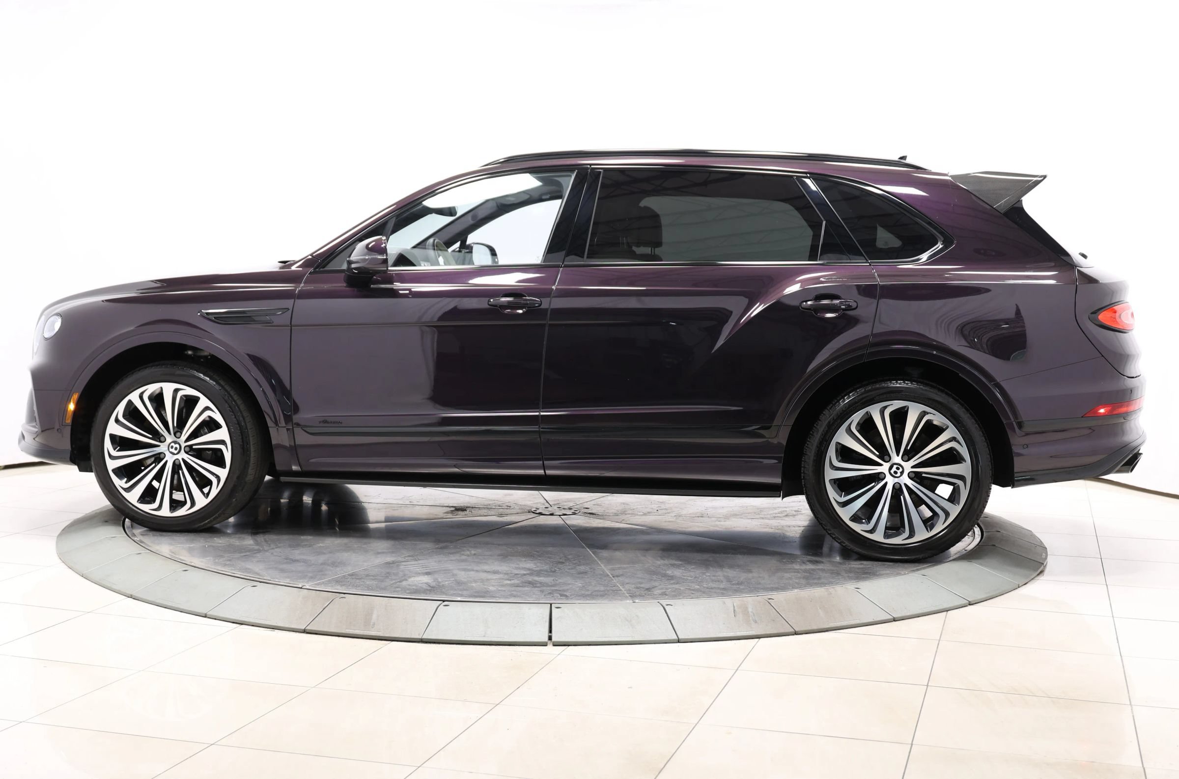 Used 2023 Bentley Bentayga Extended Wheelbase AWD/4WD image 9