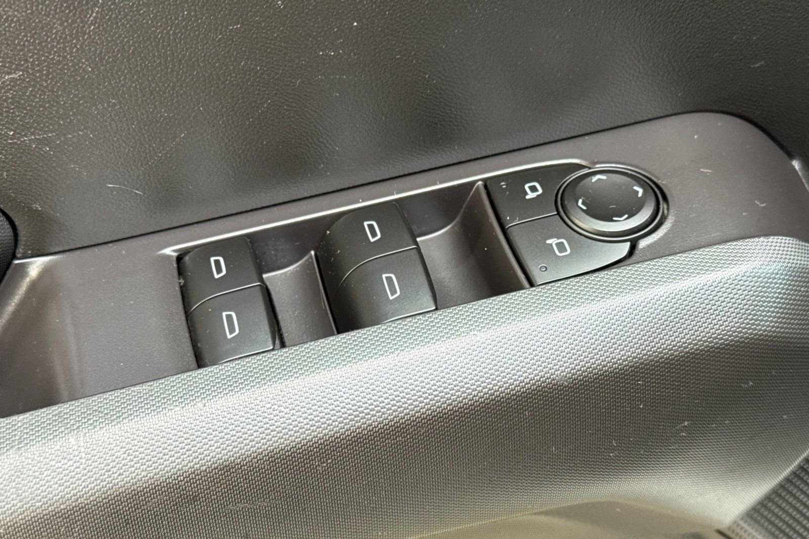 Used 2023 Chevrolet Colorado W/T image 11