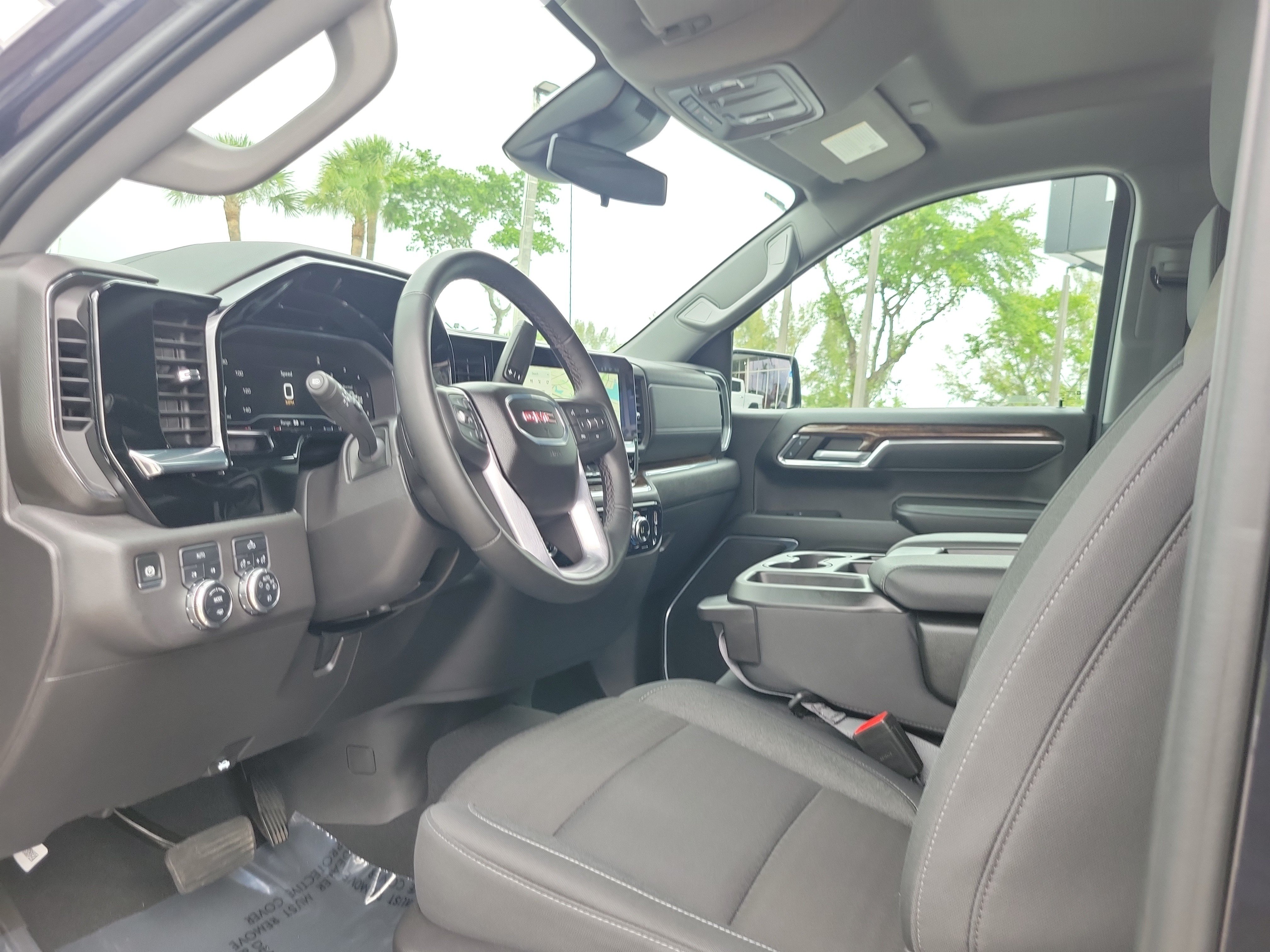 Used 2024 GMC Sierra 1500 Elevation AWD/4WD image 9
