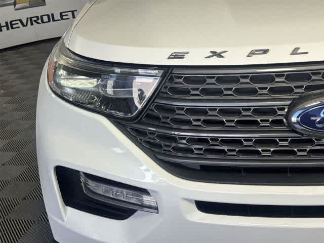 Used 2022 Ford Explorer XLT w/ Equipment Group 202A AWD/4WD image 9