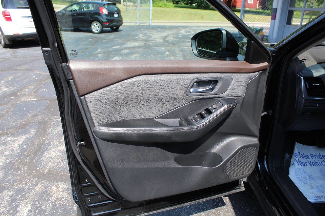 Used 2021 Nissan Rogue SV image 16