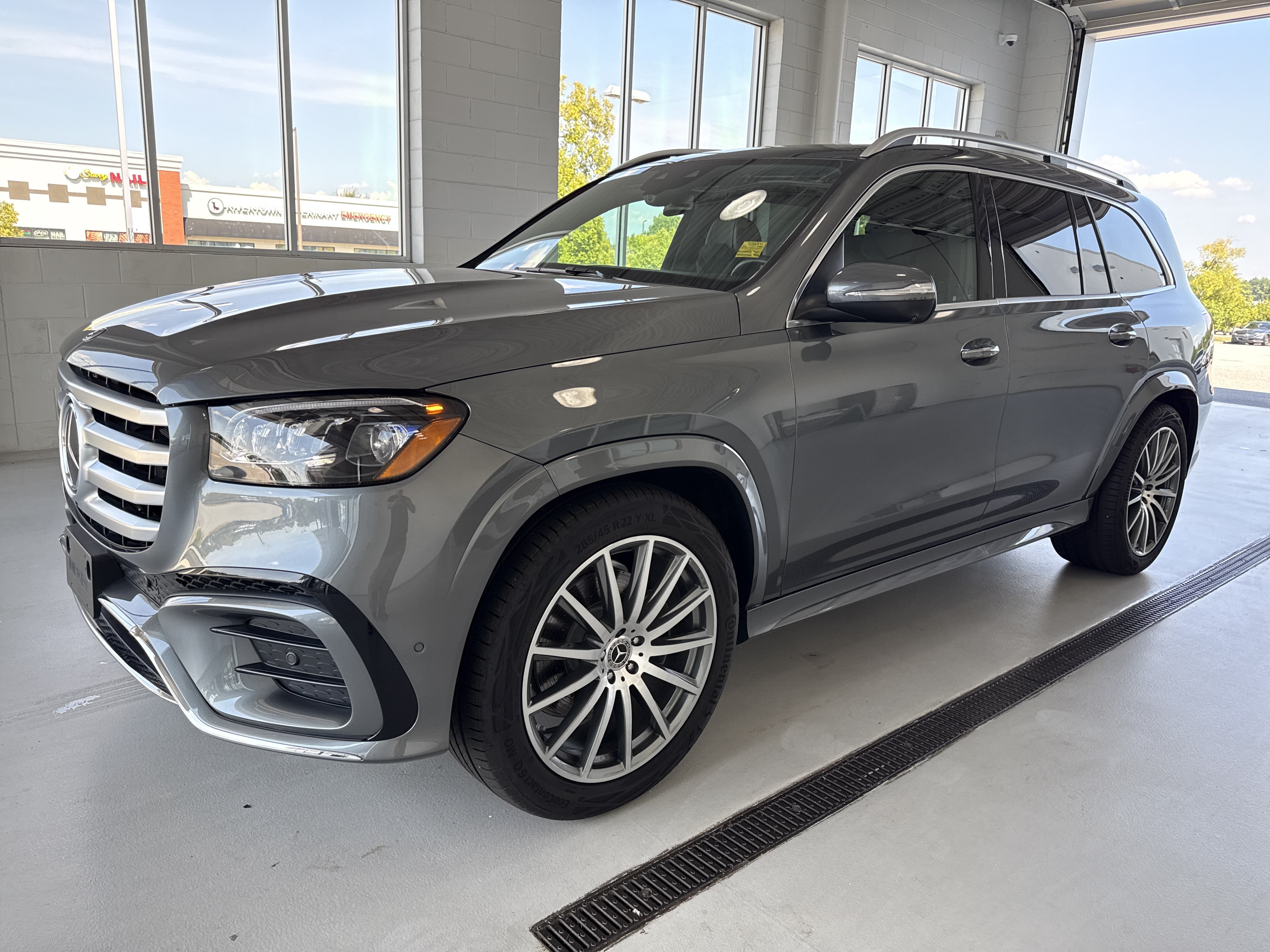 Certified 2025 Mercedes-Benz GLS 450 4MATIC image 6