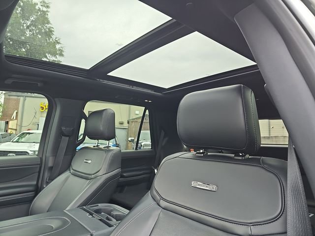 Used 2025 Ford Expedition Platinum w/ Stealth Performance Package AWD/4WD image 10