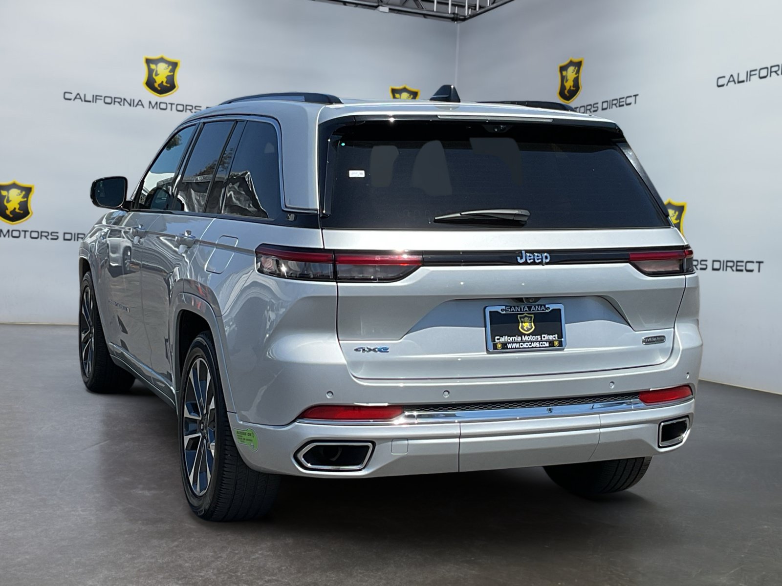 Used 2023 Jeep Grand Cherokee Overland w/ Advanced Protech Group III AWD/4WD image 7