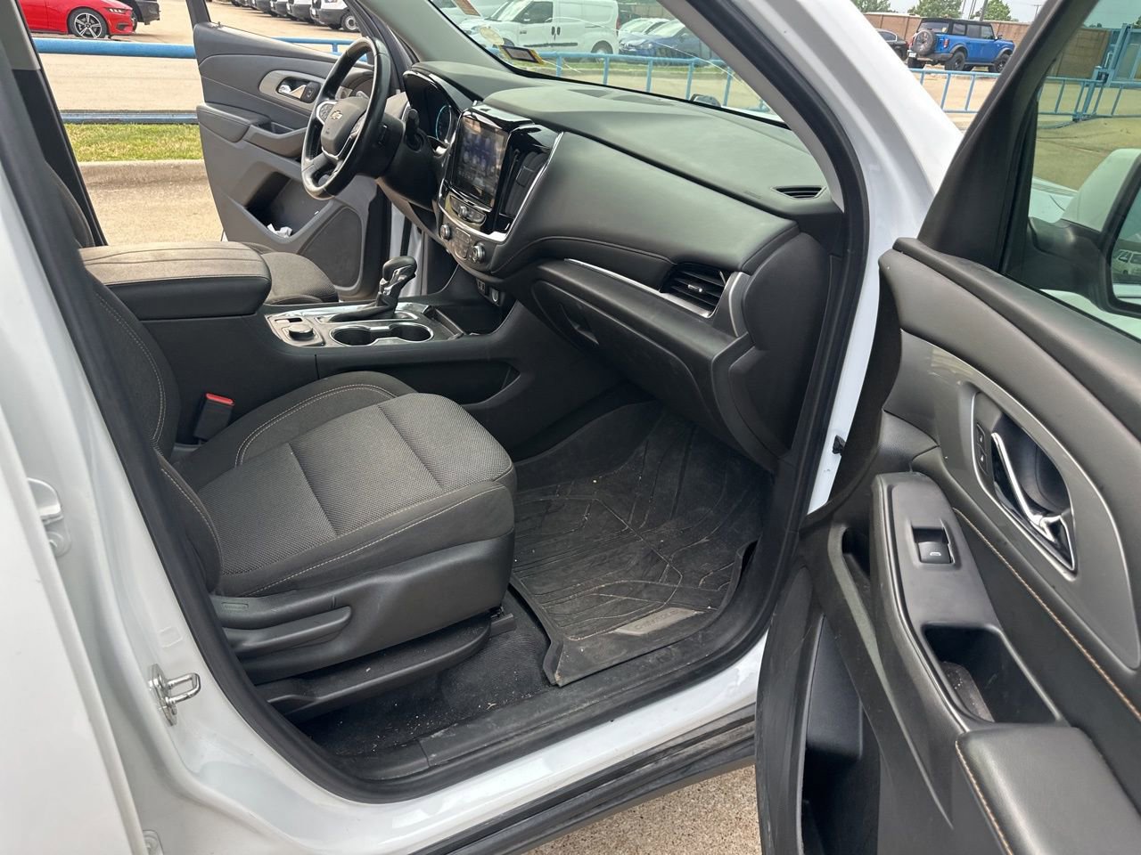 Used 2021 Chevrolet Traverse LT FWD image 19