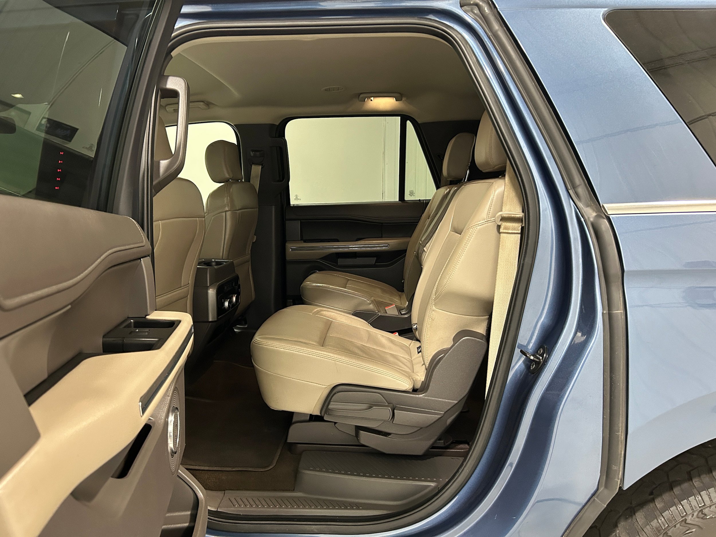 Used 2020 Ford Expedition Max XLT w/ Equipment Group 202A AWD/4WD image 28