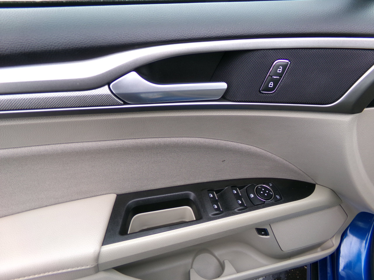 Used 2018 Ford Fusion SE image 11