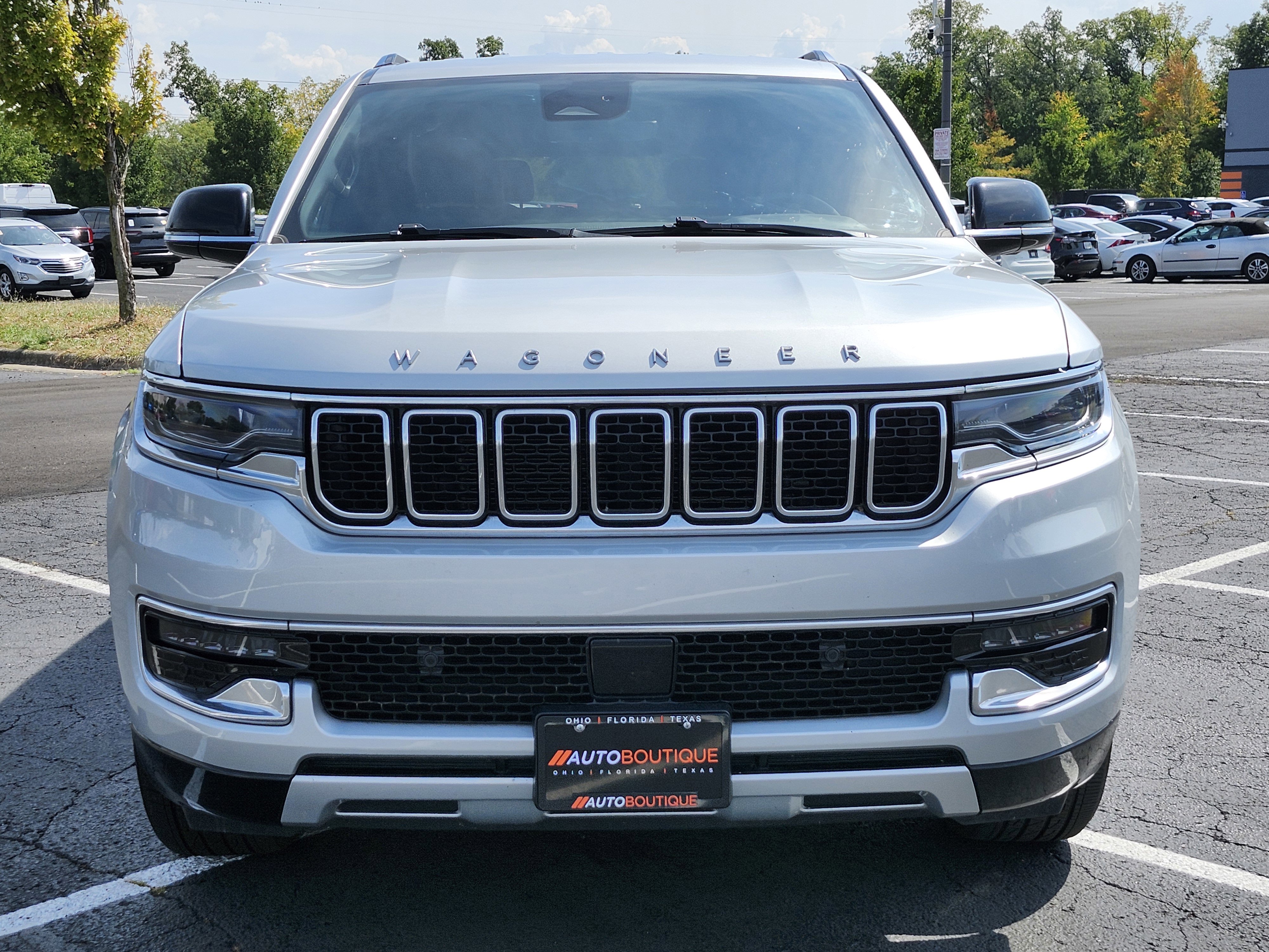 Used 2023 Jeep Wagoneer L Series II image 3