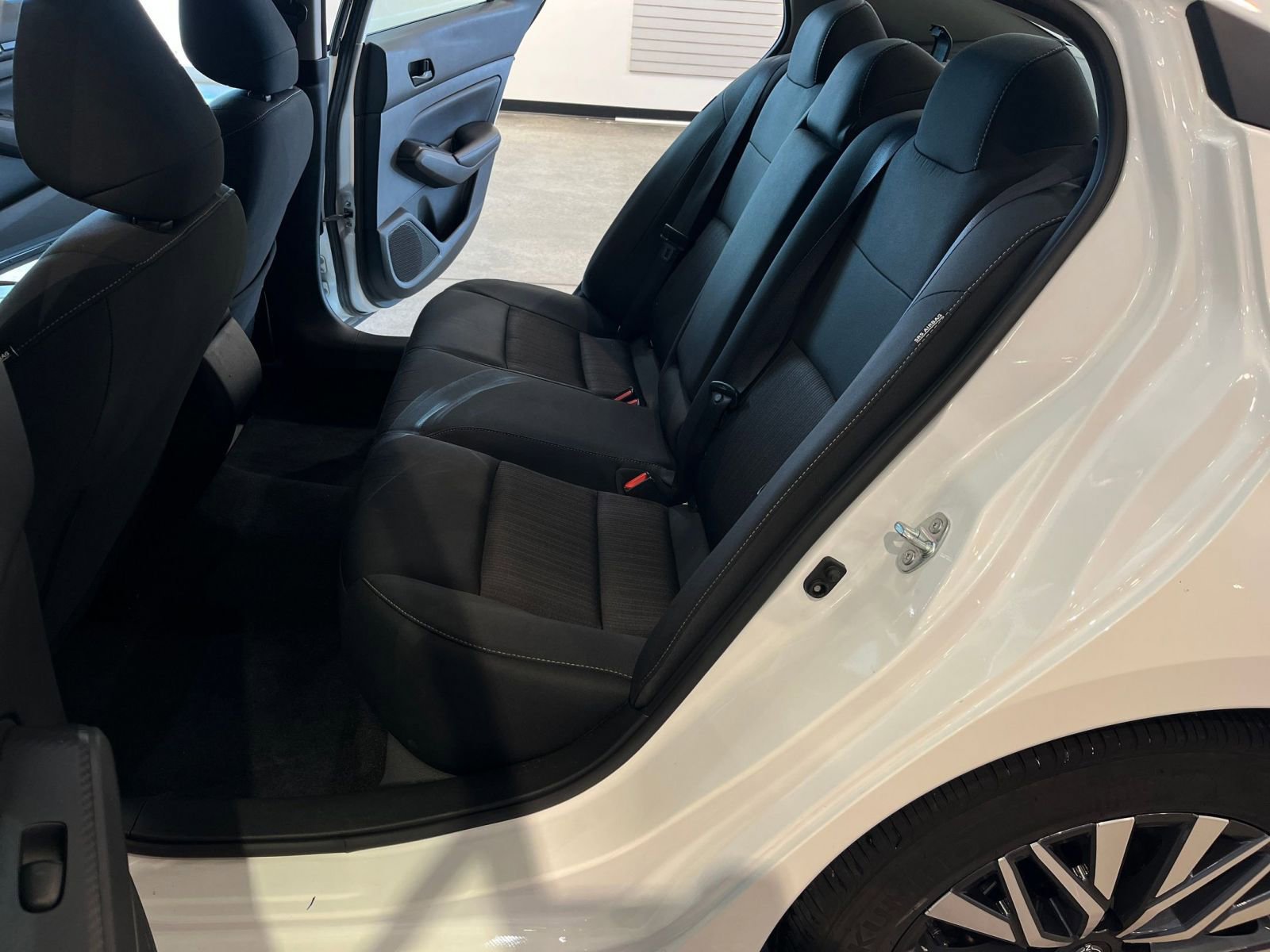 Used 2025 Nissan Altima 2.5 SV image 25