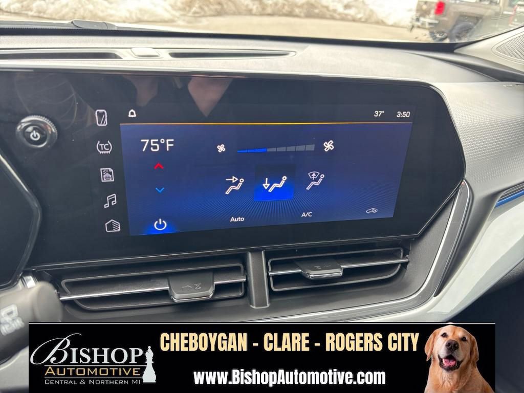 Used 2025 Chevrolet Trax LT w/ LT Convenience Package FWD image 29