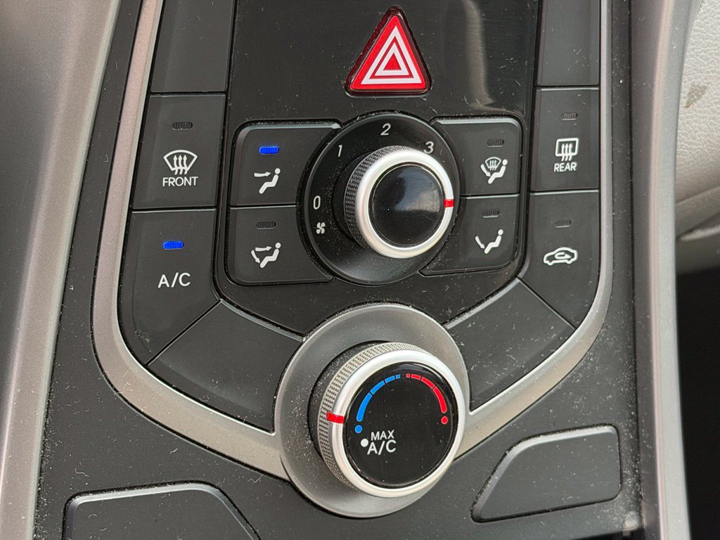Used 2015 Hyundai Elantra SE w/ Option Group 02 FWD image 19