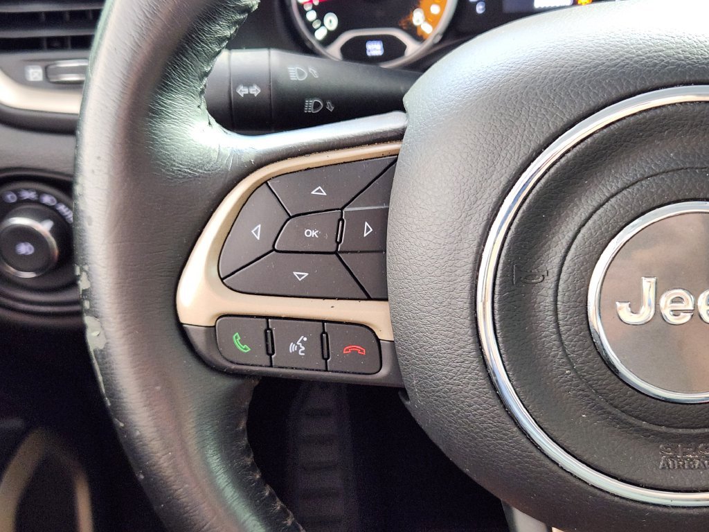 Used 2017 Jeep Renegade Latitude w/ Popular Equipment Group FWD image 18