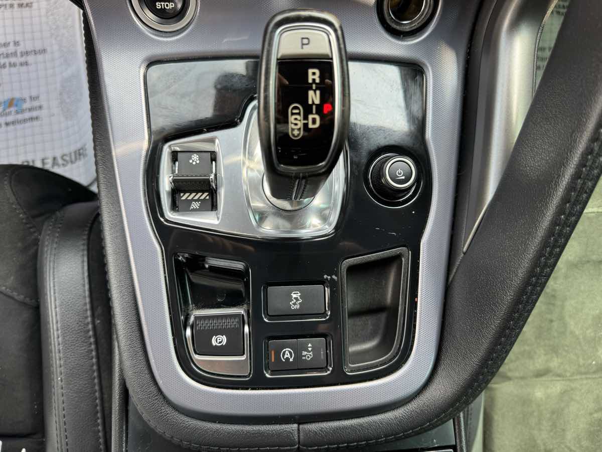 Used 2018 Jaguar F-TYPE Coupe RWD image 17