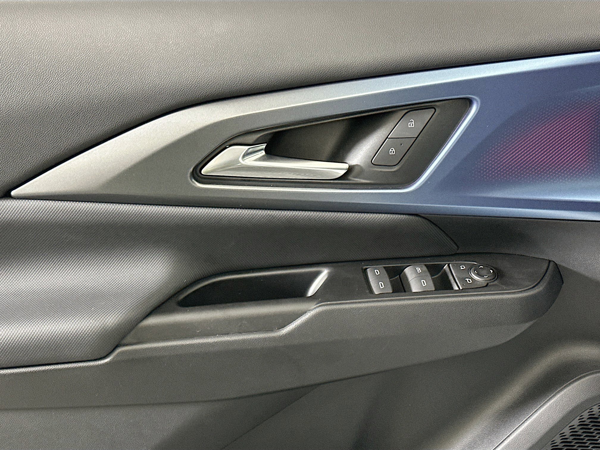 Used 2024 Chevrolet Equinox EV LT image 15