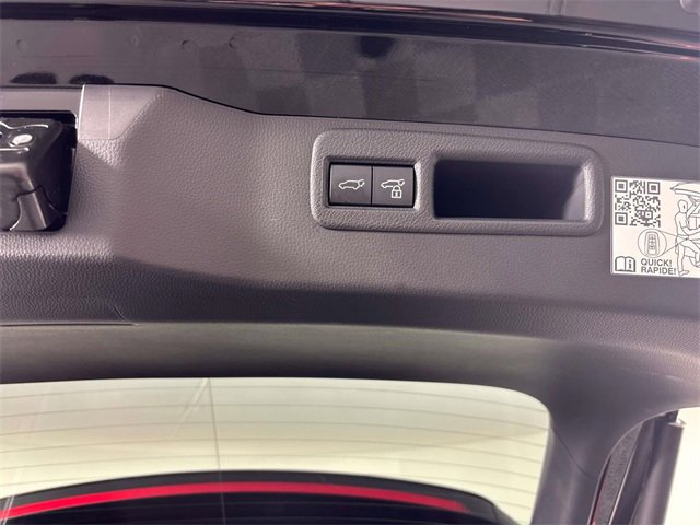 Used 2024 Toyota Venza XLE image 12