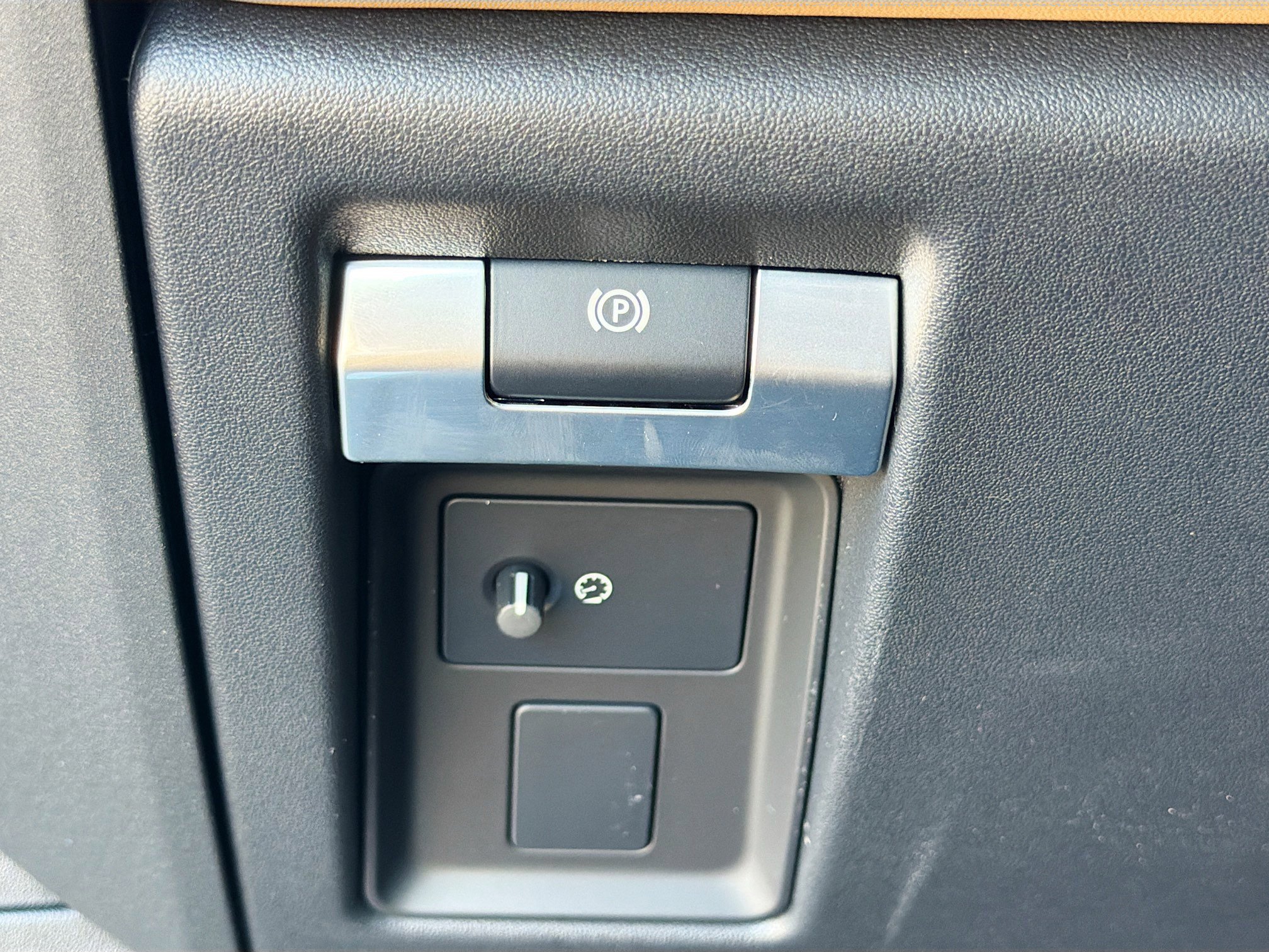 New 2026 Land Rover Defender 90 V8 image 36