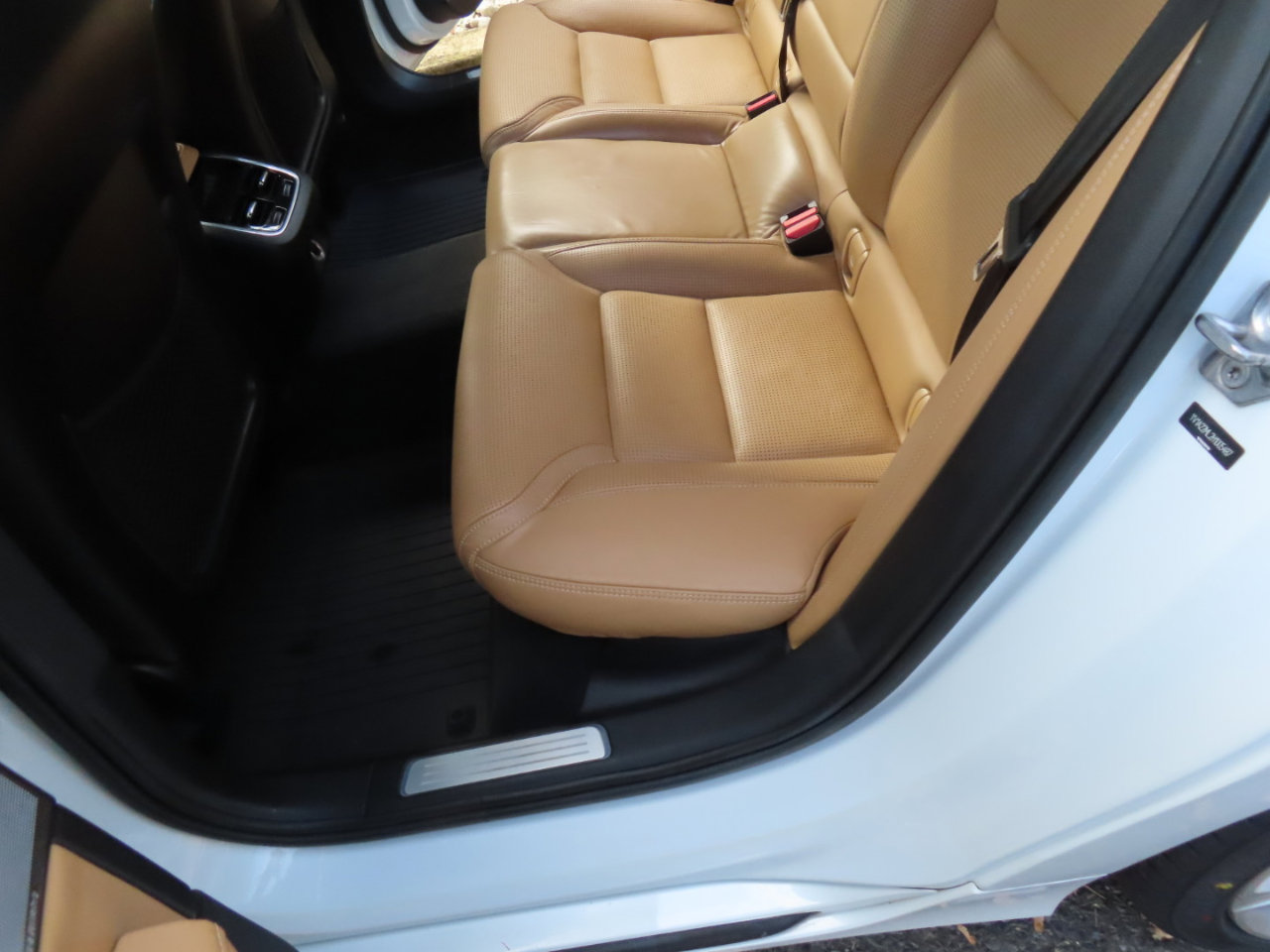Used 2017 Volvo S90 T6 Inscription w/ Vision Package image 38