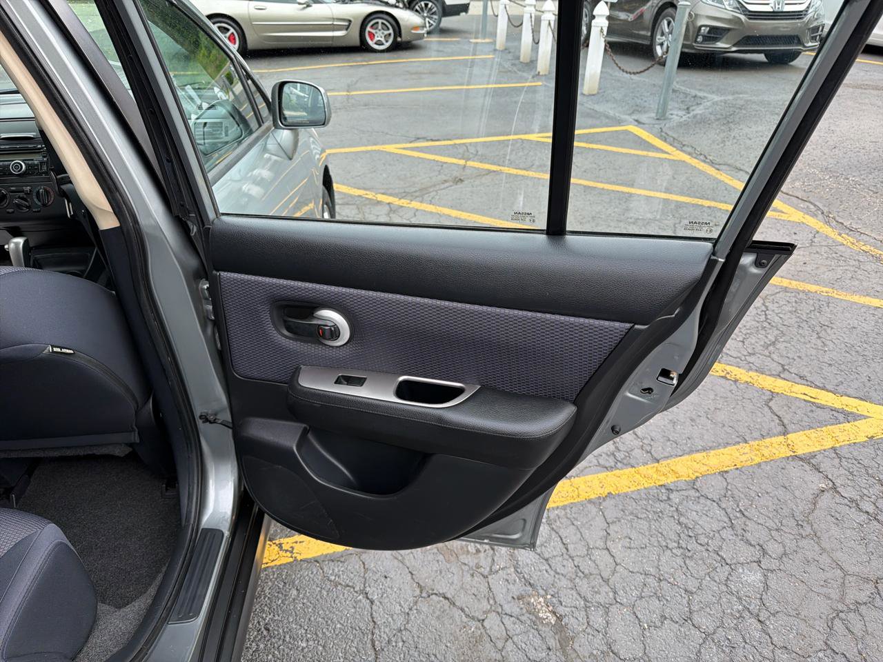 Used 2008 Nissan Versa Hatchback FWD image 23