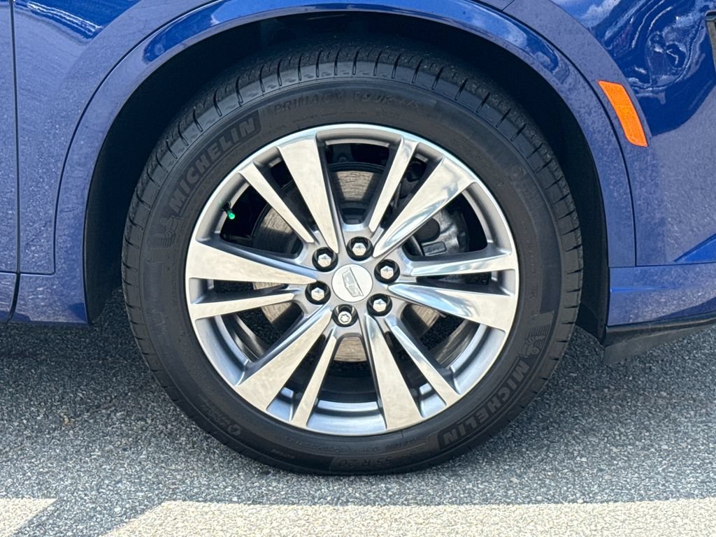Certified 2025 Cadillac XT6 Premium Luxury FWD image 12