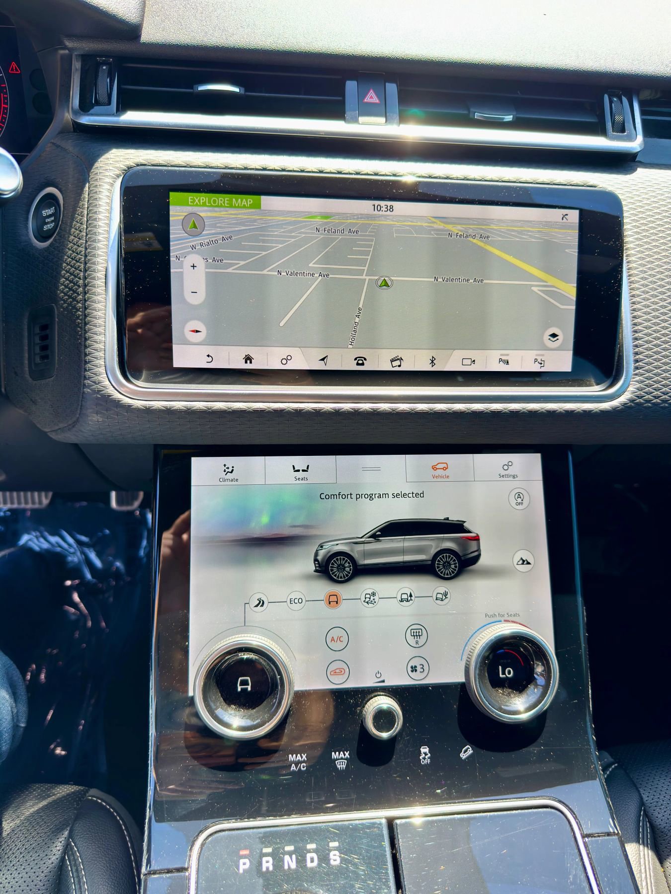Used 2019 Land Rover Range Rover Velar R-Dynamic SE AWD/4WD image 12