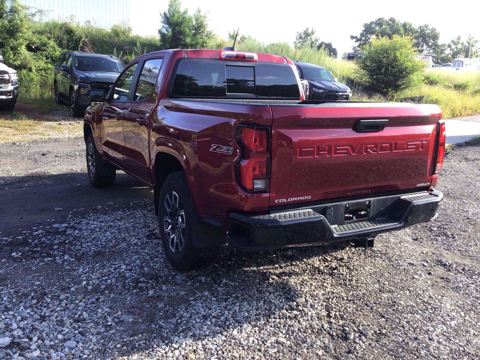 Used 2024 Chevrolet Colorado Z71 w/ Z71 Convenience Package 2 AWD/4WD image 3