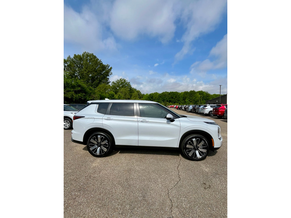 New 2026 Mitsubishi Outlander SE AWD/4WD image 4