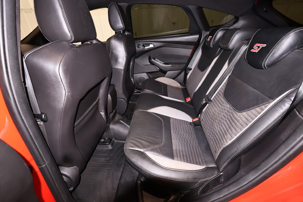 Used 2015 Ford Focus ST w/ Equipment Group 401A FWD image 13