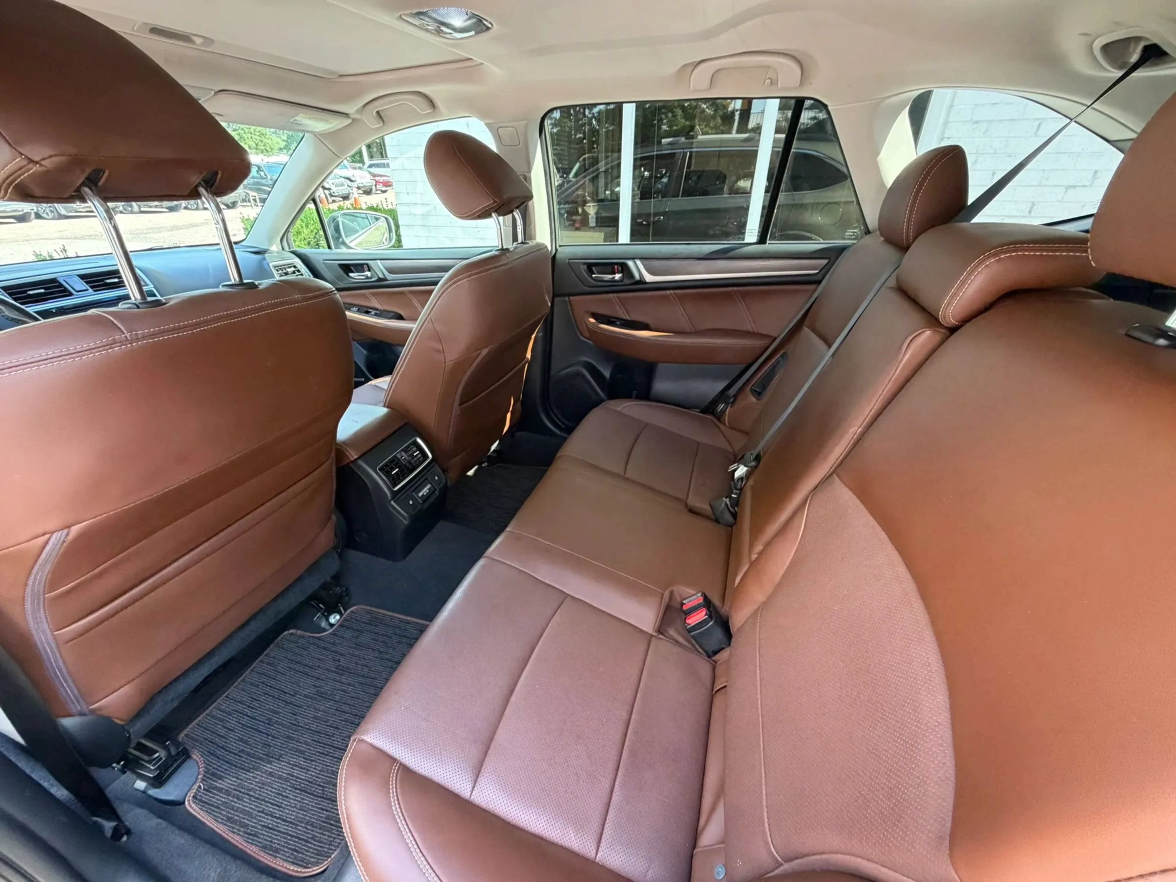 Used 2018 Subaru Outback 3.6R Touring AWD/4WD image 19