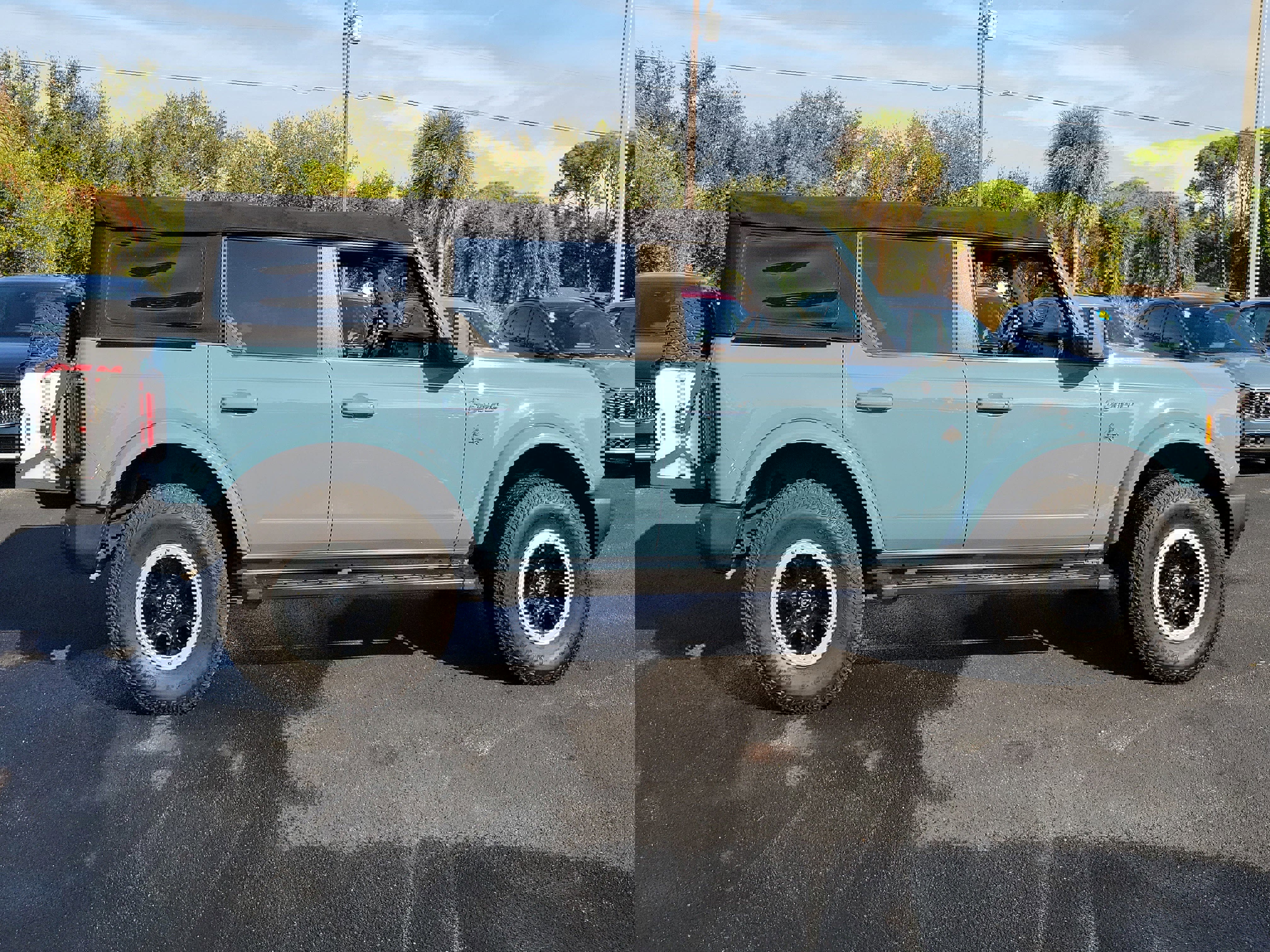 Used 2023 Ford Bronco Outer Banks image 7