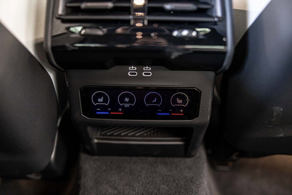 Used 2025 BMW M5 w/ Carbon Package image 34