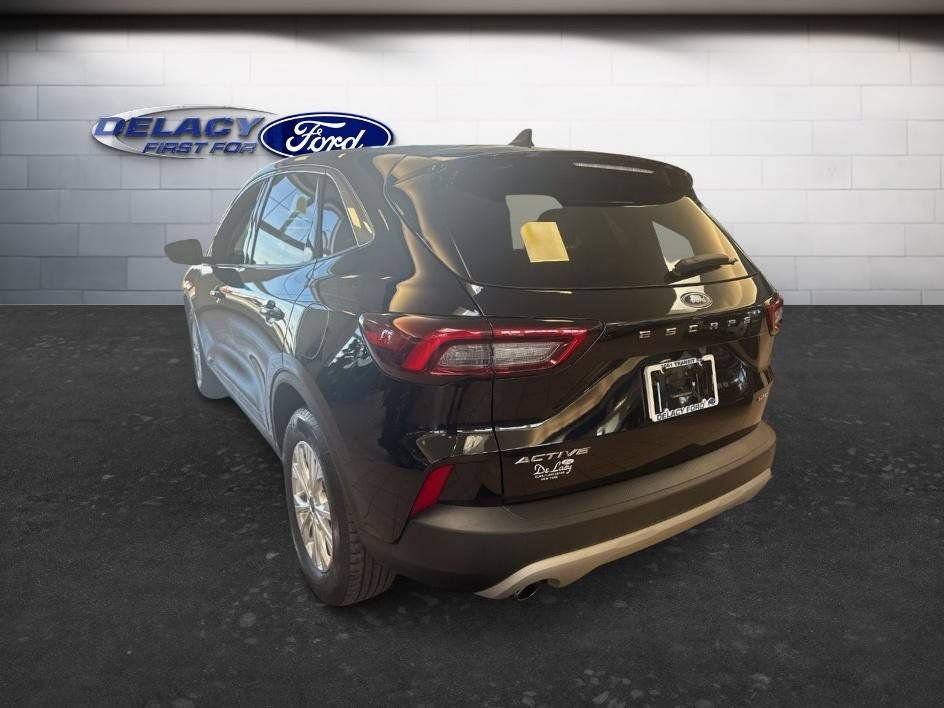 Used 2024 Ford Escape Active AWD/4WD image 5