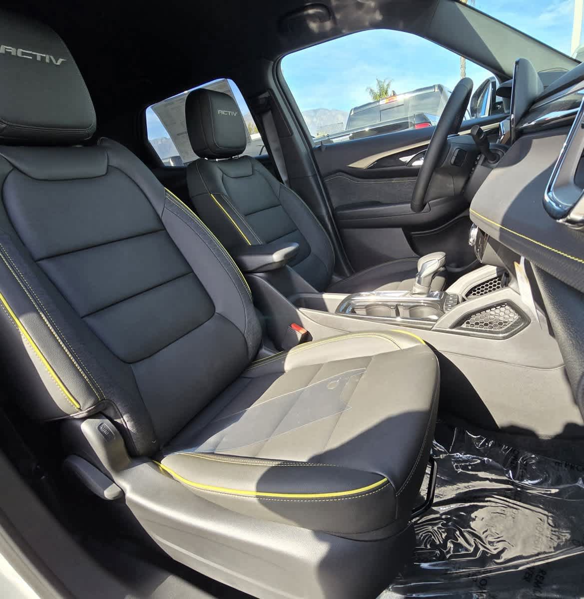 Used 2025 Chevrolet TrailBlazer ACTIV w/ Convenience Package FWD image 12