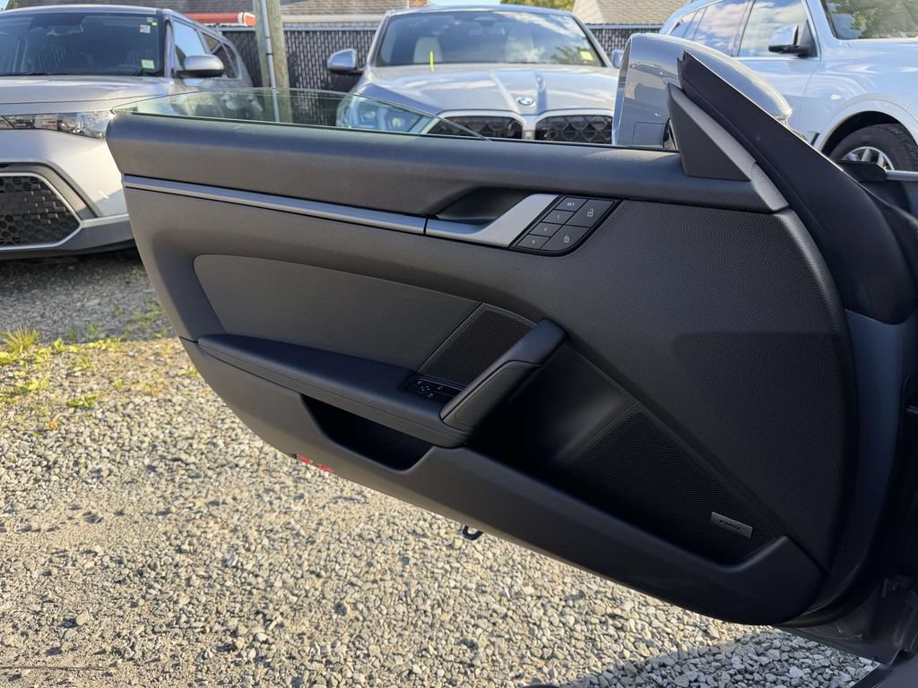 Used 2024 Porsche 911 Carrera RWD image 17