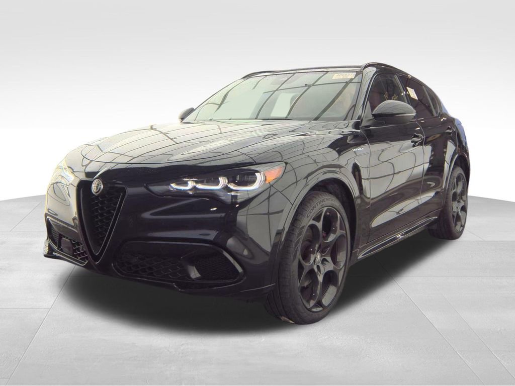 Used 2024 Alfa Romeo Stelvio Veloce AWD/4WD image 2