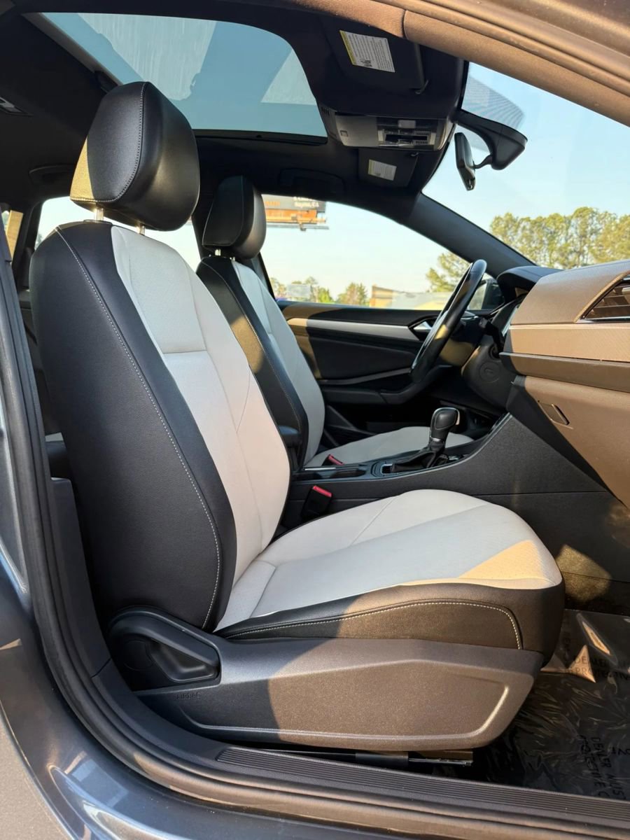 Used 2019 Volkswagen Jetta R-Line w/ R-Line Cold Weather Package FWD image 10