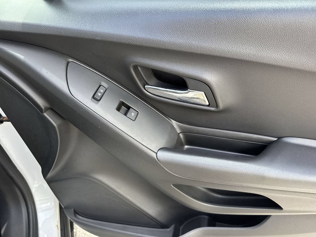 Used 2019 Chevrolet Trax LT w/ LT Convenience Package FWD image 43