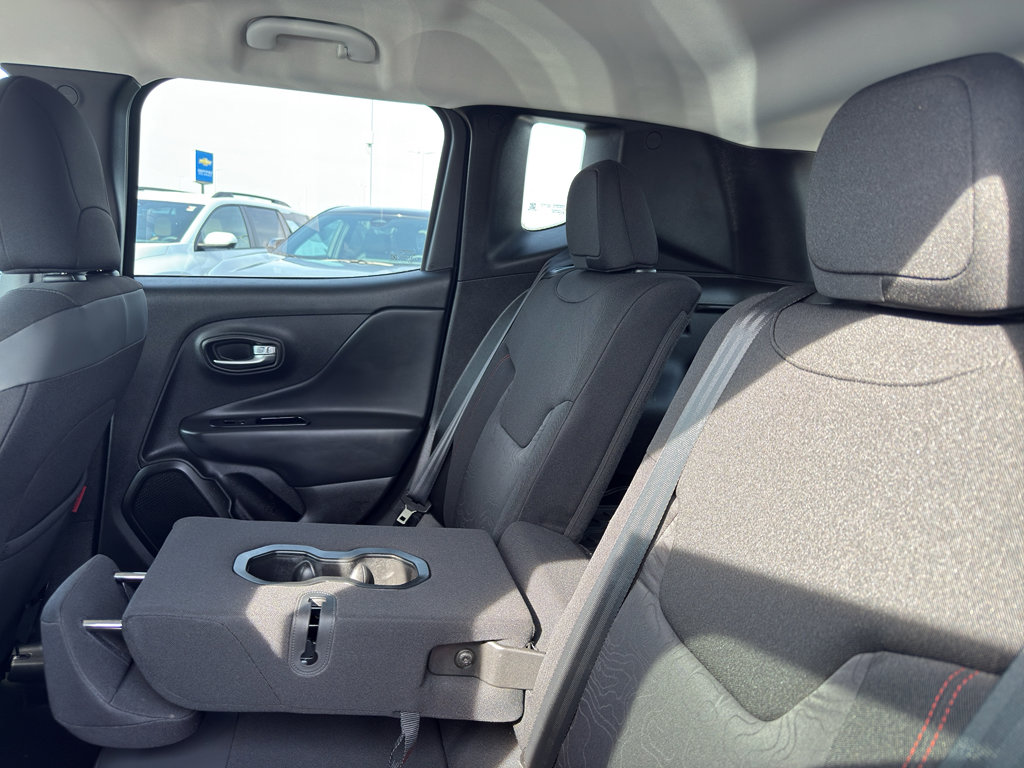 Used 2022 Jeep Renegade Trailhawk AWD/4WD image 33