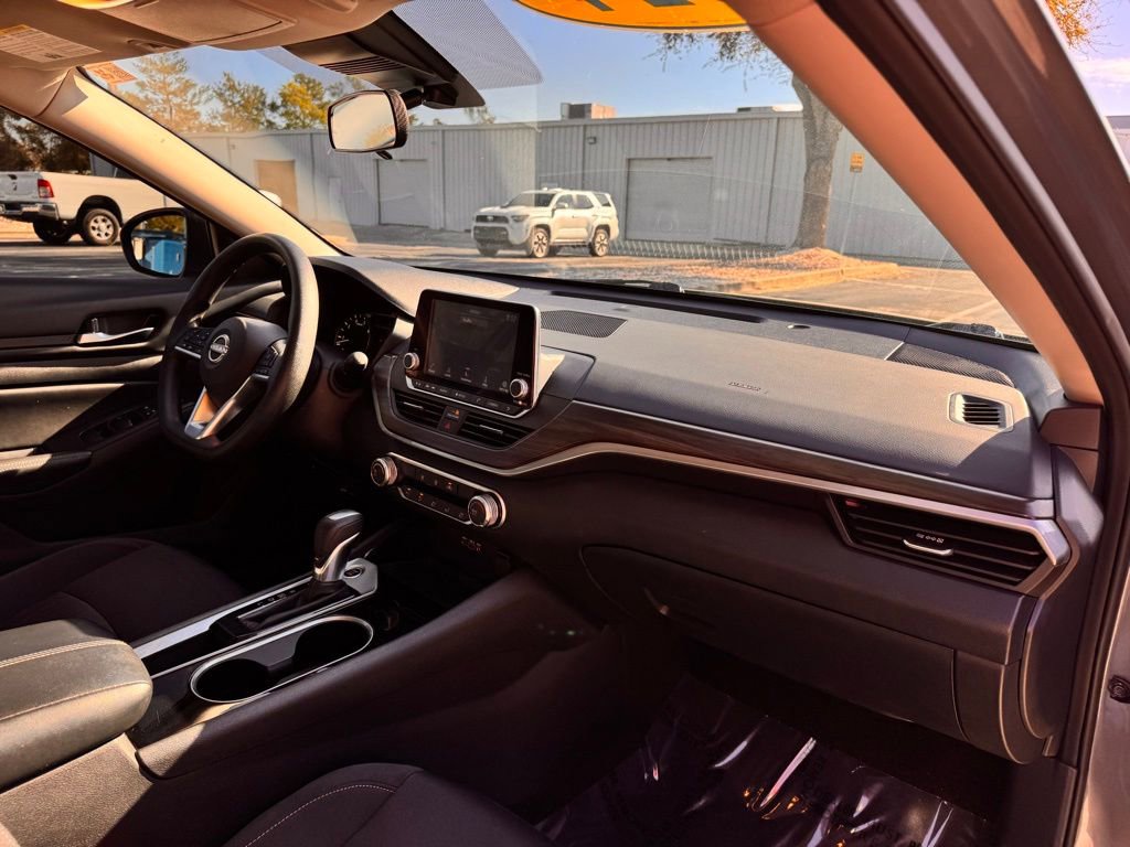 Used 2024 Nissan Altima 2.5 SV image 30