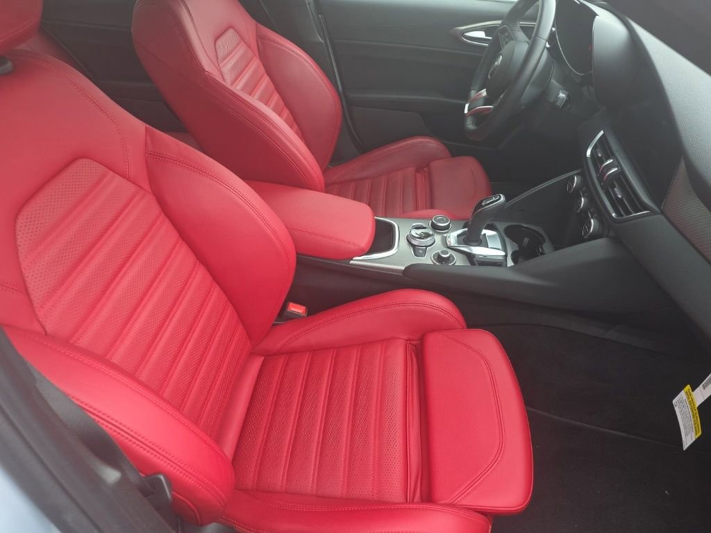 Used 2024 Alfa Romeo Giulia Ti w/ Performance Driving Package AWD/4WD image 10