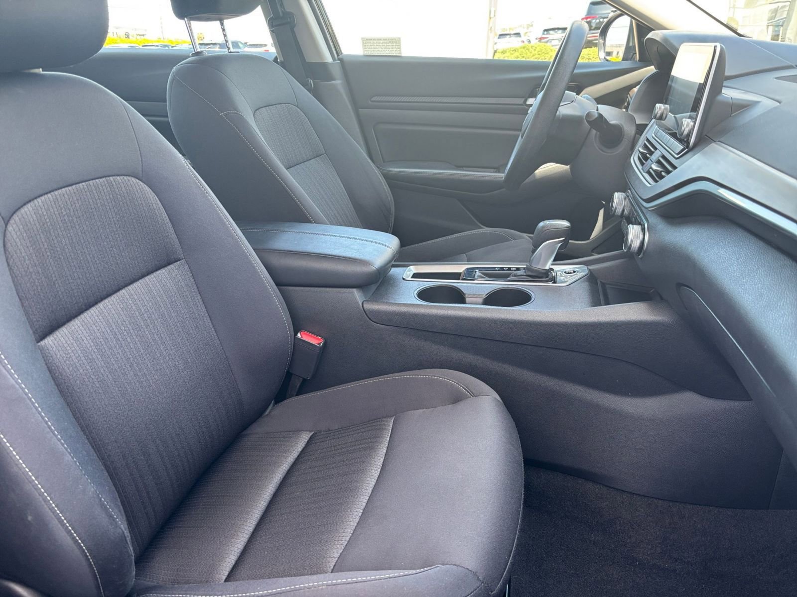 Used 2025 Nissan Altima 2.5 SV FWD image 36