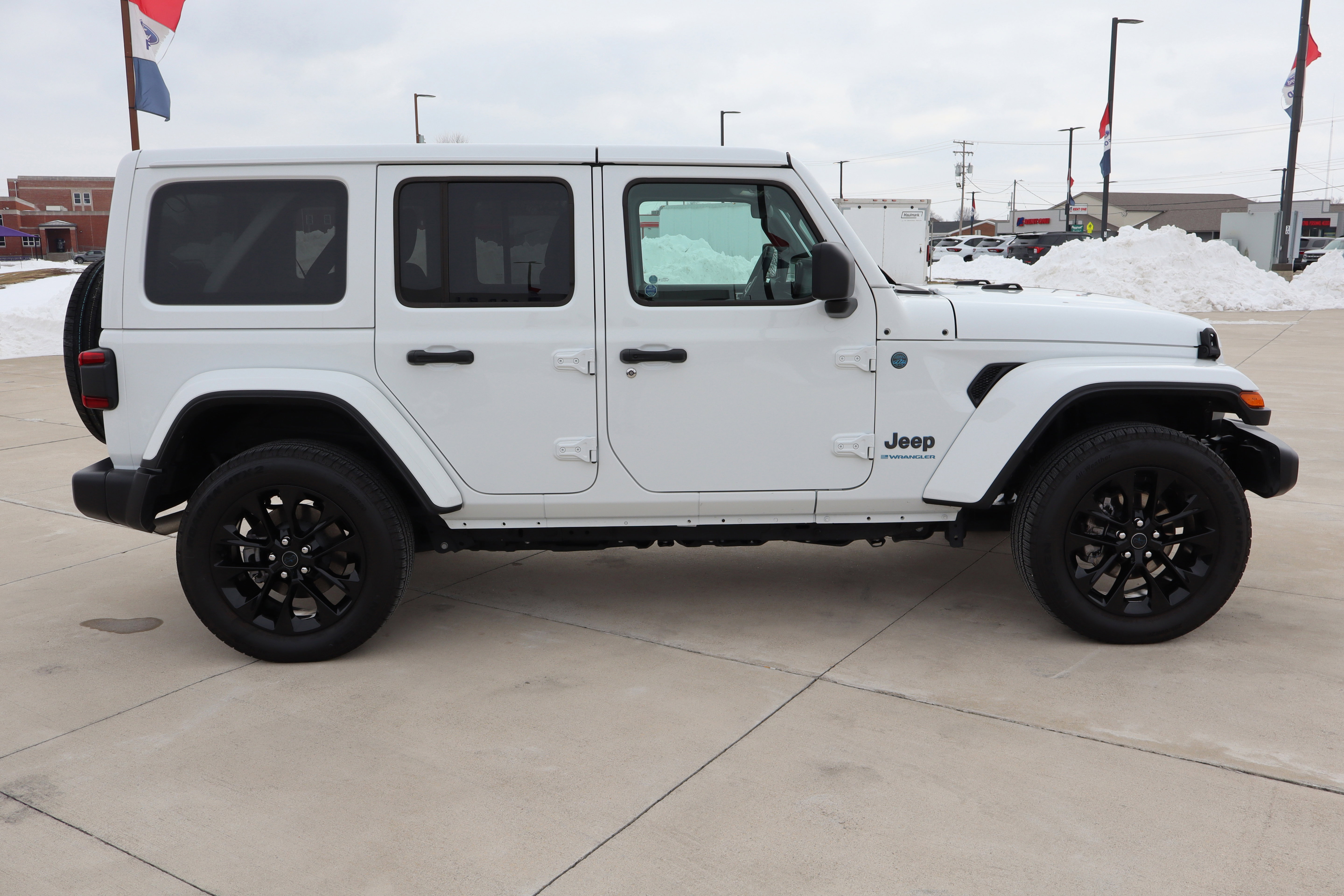 Used 2025 Jeep Wrangler Sahara w/ Safety Group image 5