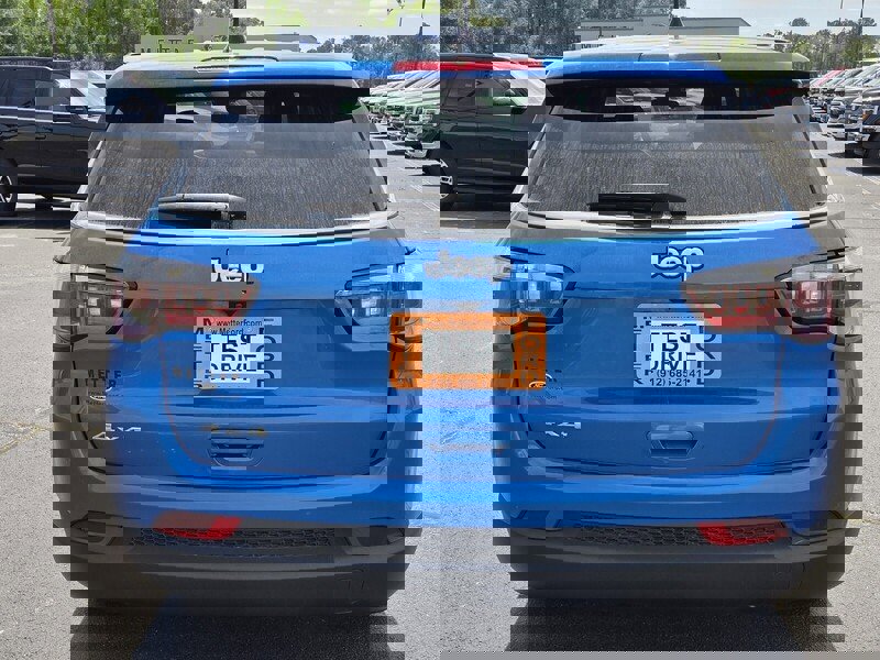 Used 2025 Jeep Compass Sport image 9