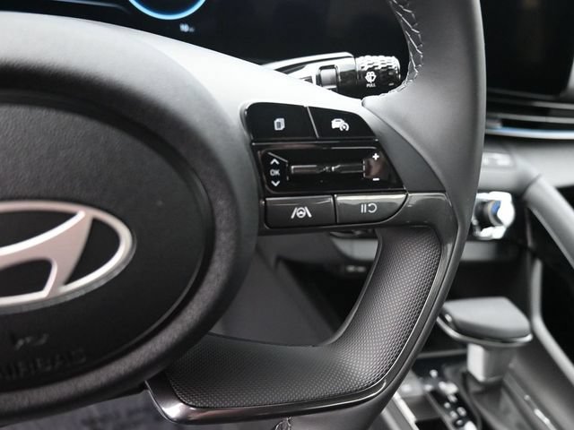 Used 2025 Hyundai Elantra SEL FWD image 19