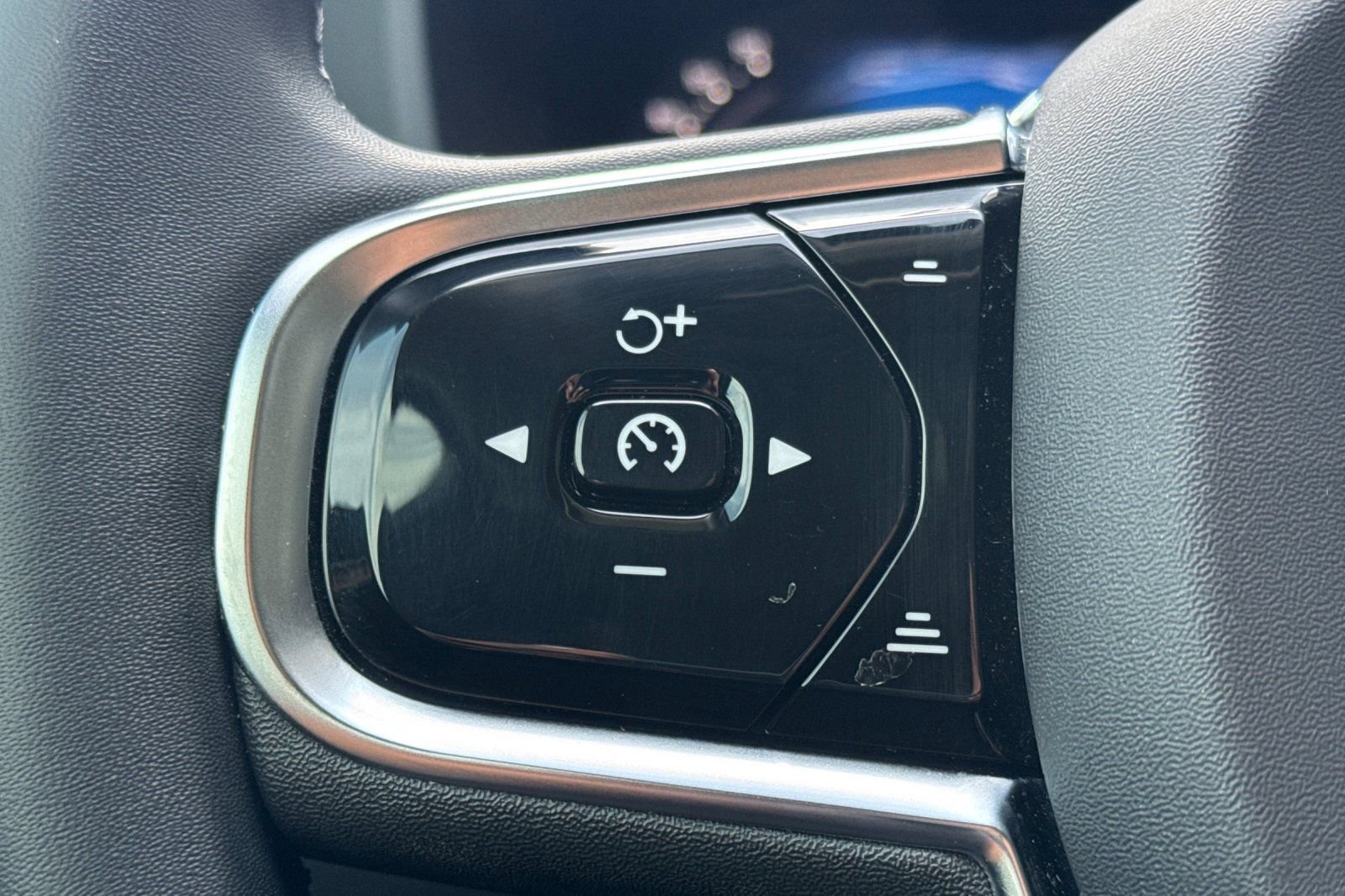 Used 2023 Volvo XC60 T8 Ultimate w/ Protection Package Premier image 27