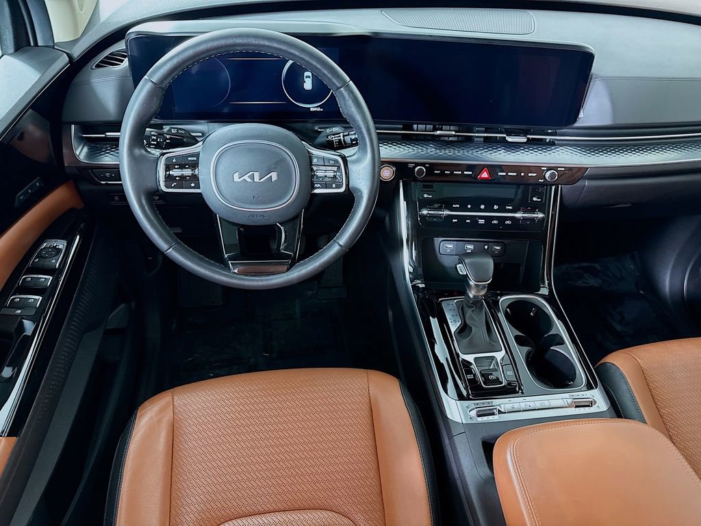 Used 2024 Kia Carnival SX Prestige image 4