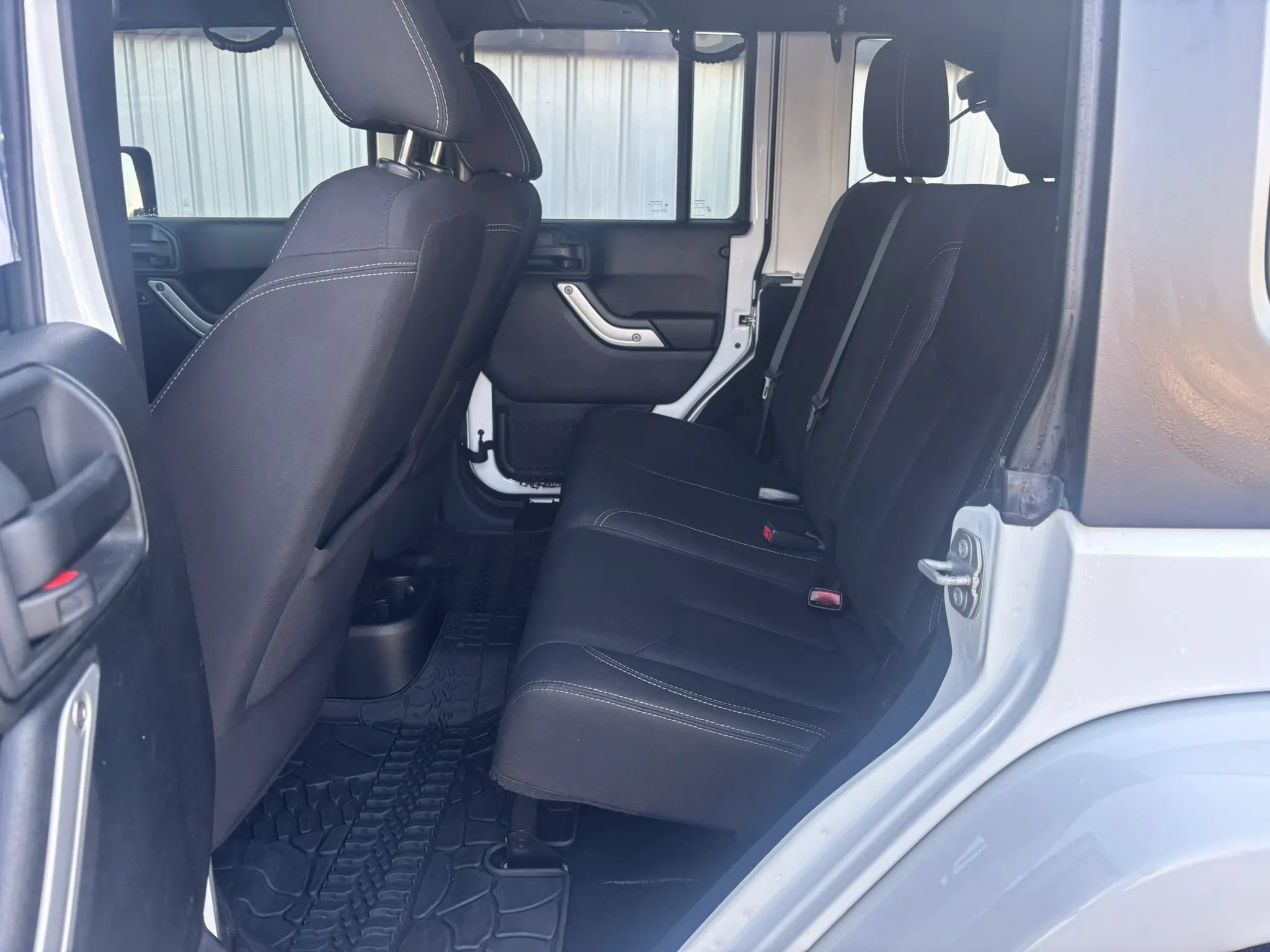 Used 2017 Jeep Wrangler Unlimited Sahara w/ Max Tow Package AWD/4WD image 18