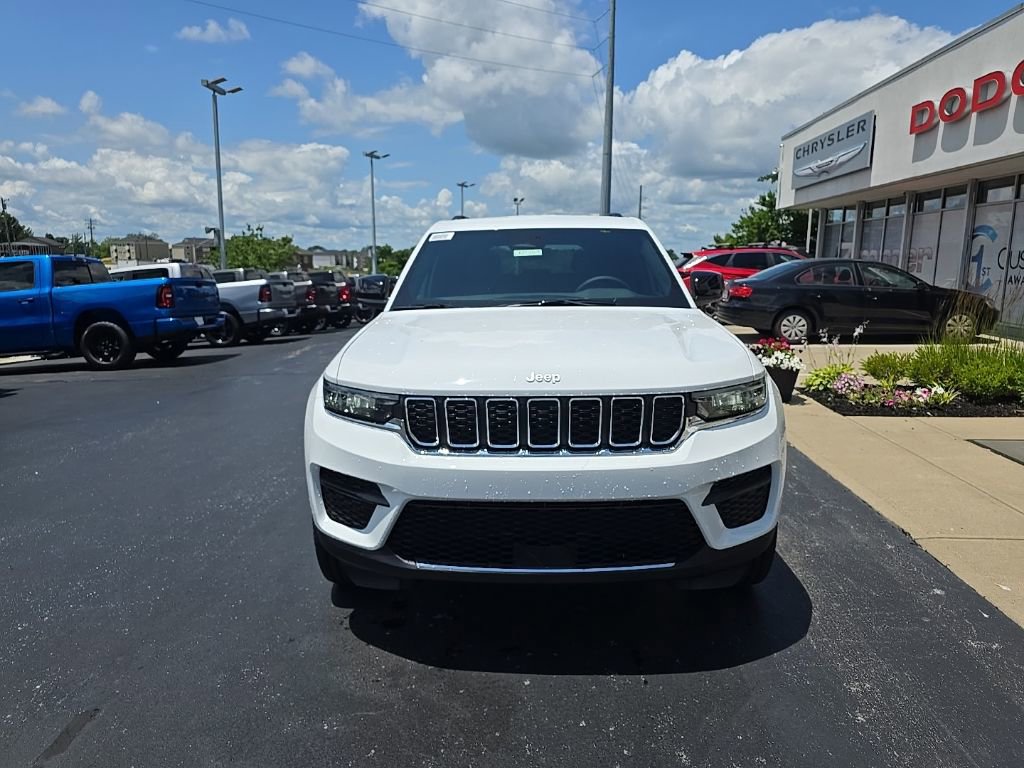 New 2025 Jeep Grand Cherokee Laredo w/ Luxury Tech Group I image 2