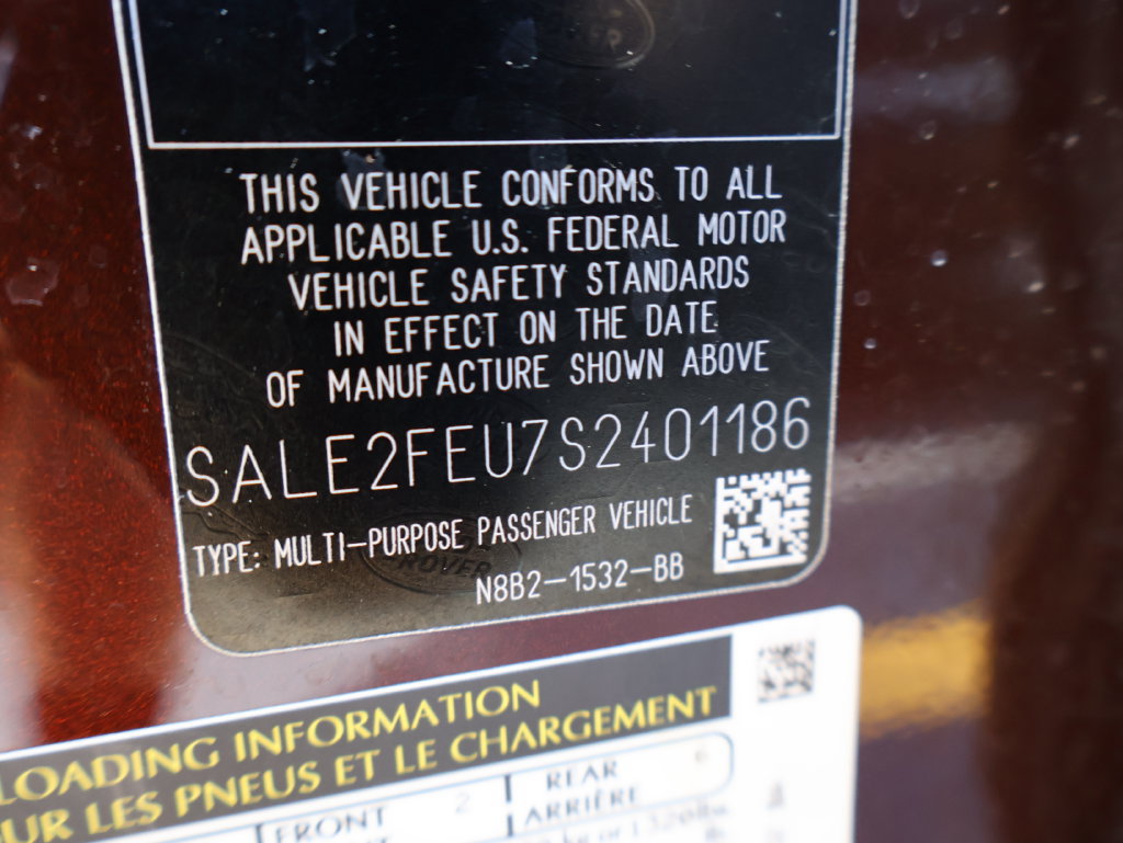 Certified 2025 Land Rover Defender 130 X-Dynamic SE AWD/4WD image 39